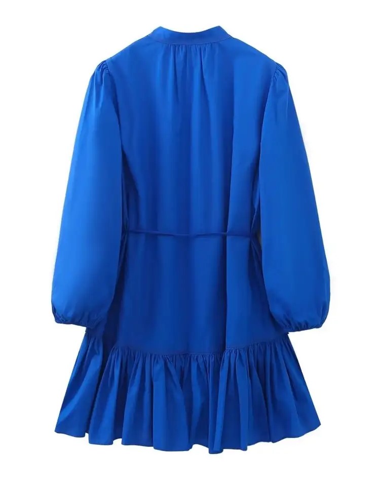 Robe bleue à volants