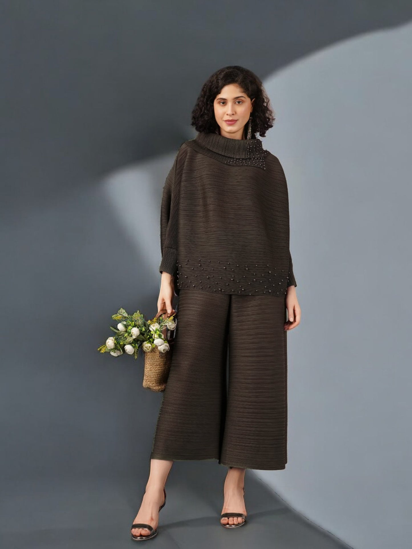 Ensemble coordonné plissé avec perles et col marron